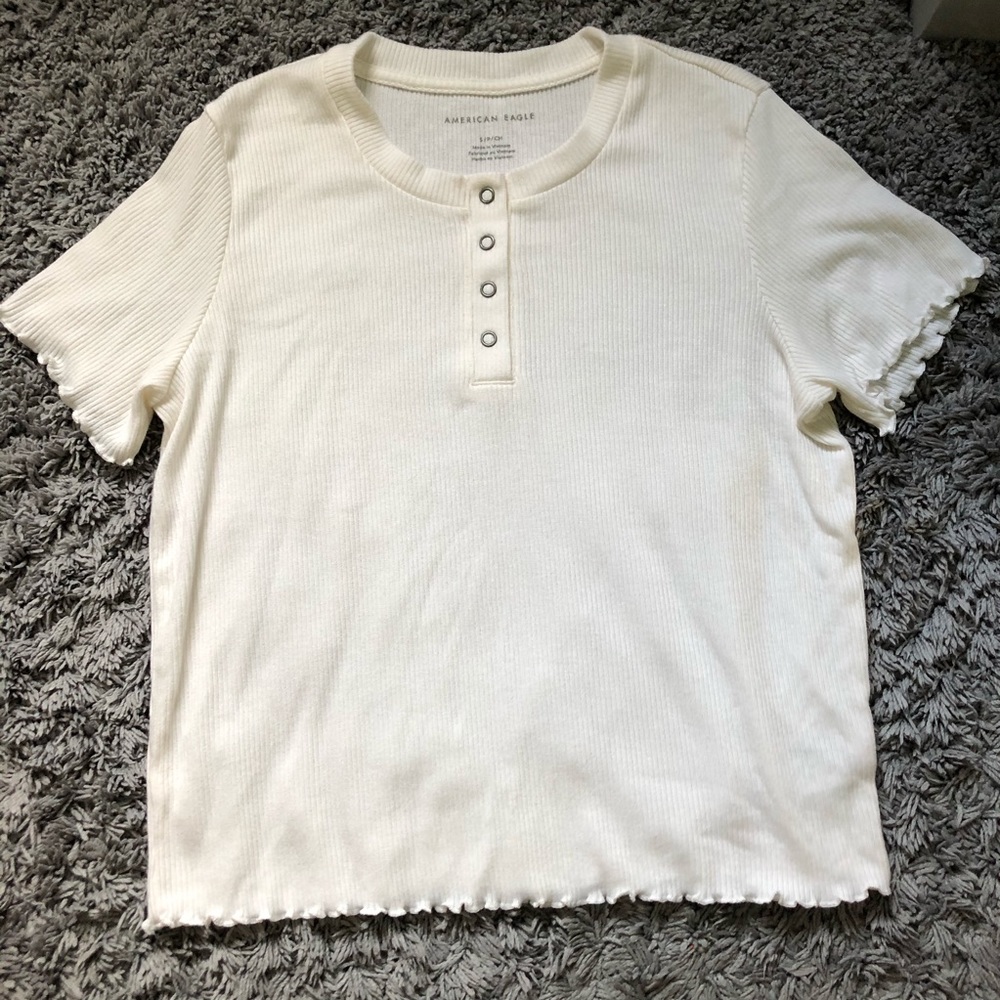 American Eagle white tee